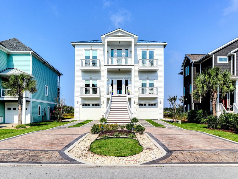 Coral Bay - photo 1 of 4